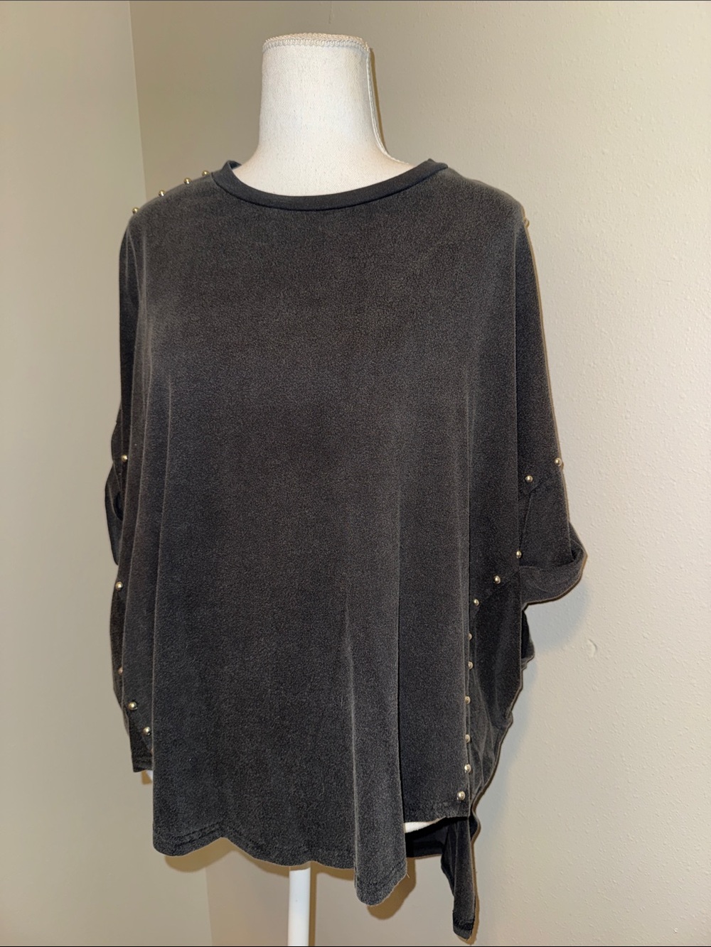 NWOT Women’s Relaxed Black Stud-Trim Tunic Top- Large